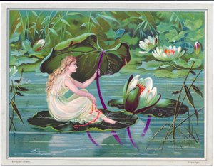 Cartolina di auguri vittoriana di una fata che naviga su un ruscello su una foglia di loto con una foglia di giglio come baldacchino, c.1880 da English School