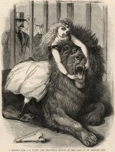 Una moderna Una; Una giovane e bella maniaca nella gabbia di un leone africano