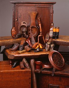Una selezione di filtri in legno del XIX secolo, snuff per scarpe e altri oggetti da English School
