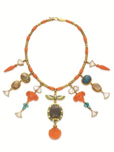 Collana egiziana in corallo, multigemma e oro, 1870 circa (tecnica mista)