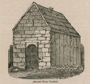 Antico condotto di pietra
