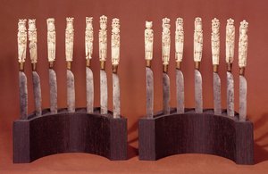 Manici di coltello intagliati raffiguranti monarchi inglesi, c.1604 da English School