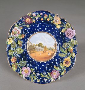 Piatto di Chamberlains Worcester con fiore incrostato e vista della sala delle pompe di Montpellier, Cheltenham, 1820