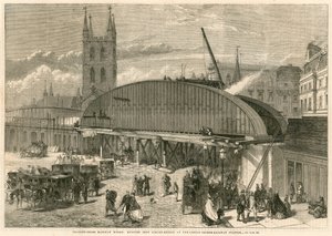 Lavori ferroviari di Charing Cross: ponte a trave di ferro mostruoso alla stazione ferroviaria di London Bridge da English School