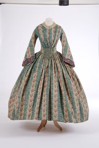 Abito da giorno, anni 1840 da English School
