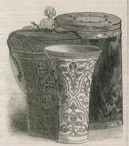 Recipienti da bere: La fortuna di Eden Hall, con custodia in pelle per lo stesso, e un boccale di legno da English School