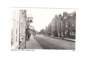 Cartolina edoardiana di Highgate High Street verso sud, 1910 circa (monocromatica)