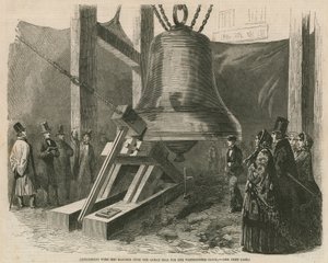 Esperimento con il martello sulla grande campana per l