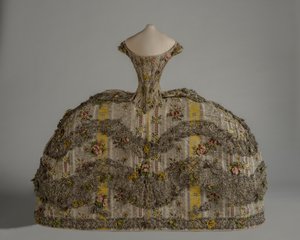 Mantello della bambola di moda da English School