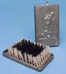Spazzola pieghevole con disegno di calciatore