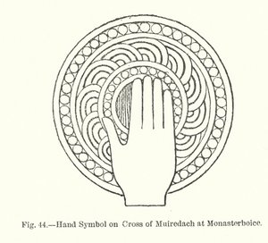 Simbolo della mano sulla croce di Muiredach a Monasterboice da English School