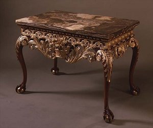 Tavolo con piano in marmo con piedi a zampa di leone, c.1720 da English School