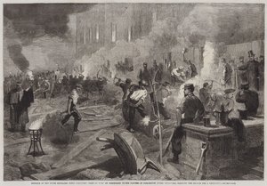 Membri del corpo dei volontari dei fucilieri del South Middlesex al lavoro alla luce delle torce nei giardini di Burlington House, Piccadilly, liberando il terreno per il capannone di addestramento (incisione) da English School