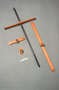 Replica moderna di un bastone incrociato di Harriet Wynter Ltd.