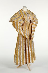 Vestito in mussola con motivo astratto malva stampato all
