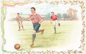 Cartolina con uomini che giocano a calcio da English School