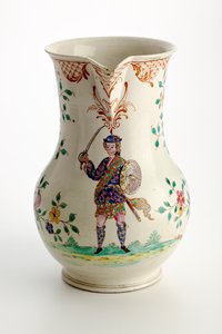 Brocca Staffordshire decorata con figura in costume delle Highlands, 1755