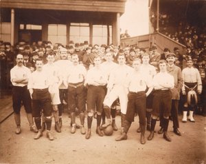 La squadra inglese che giocò contro la Scozia a Glasgow, 2 aprile 1892 da English School