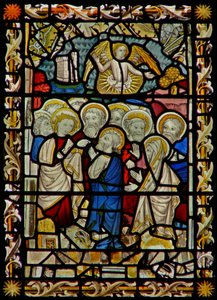 La finestra est che raffigura gli Apostoli che si radunano (per il funerale della Vergine?) Maria - gli Apostoli si radunano per partecipare da English School