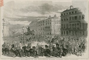 La grande processione della Statua di Wellington che gira per Park Lane
