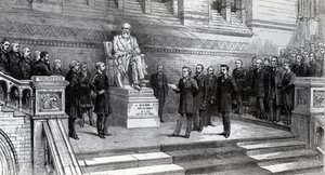 Inaugurazione della statua del defunto Charles Darwin nel Museo di Storia Naturale, South Kensington, 9 giugno 1885 da English School