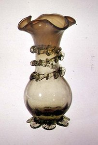 Vaso con decorazione applicata e pinzata, fine XIX secolo