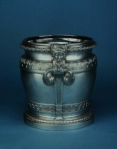 Raffredda vino a forma di vaso di Guglielmo III di David Williams, Londra