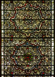Vetrata delle Cinque Sorelle raffigurante grisaille da English School