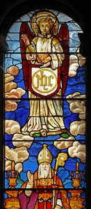Finestra N2 raffigurante un angelo che porta il Monogramma di Cristo da English School