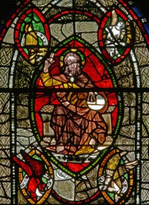 Finestra S che raffigura Cristo in Maestà circondato dai simboli degli Evangelisti da English School