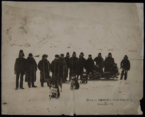 Festa di Capodanno della Canadian Bank of Commerce, Dawson, Y.T., fotografo, Hegg & Co., data sconosciuta (foto b/n) da Eric A. Hegg