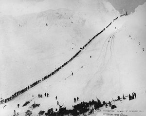 Portatori che ascendono il passo di Chilkoot da Eric A. Hegg