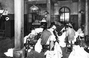 Sala di lavoro nella prigione femminile di Saint Lazare, Parigi, 1931