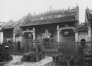 Pinglofu, Kuangsi, Città di Pinglo sul fiume Kuei, Canton Club da Ernst Boerschmann