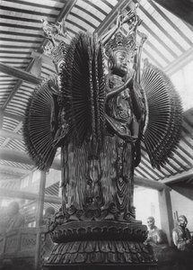 Thousand-armed Kuanyin dei Quattro Punti Cardinali nel Monastero di Kieh tung da Ernst Boerschmann
