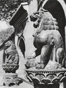 Taiyuanfu, Ta pei sze, Shansi, Leoni di bronzo all