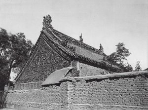 Tsing yang shu, Shantung, Sala con rilievi in terracotta smaltata nel Tempio della Dea Tai shan da Ernst Boerschmann