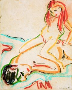 Uomo nudo sdraiato con bambino sulla schiena