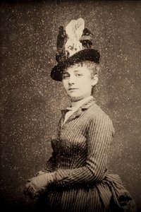 Camille Claudel. Ritratto fotografico intorno al 1886, di Etienne Carjat. Ritiro. Musee des Beaux Arts de Poitiers