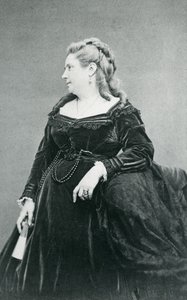 Marie Daubrun da Etienne Carjat