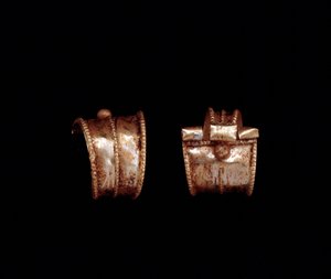 Civiltà etrusca: paio di orecchini in oro - VI secolo a.C. Da Pescia, vicino a Roma da Etruscan