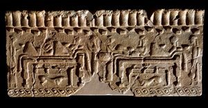 Civiltà etrusca: fregio in terracotta adornato con una scena di banchetto. 580 a.C. Dim. 24x54 cm. Dal Palazzo di Murlo. Murlo, Antiquarium Comunale da Etruscan