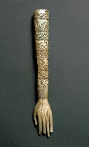 Antichità etrusca: braccio anteriore o manico di flabello (ventaglio liturgico) in avorio. Dalla tomba Barberini a Preneste (Palestrina). VII secolo a.C. Roma, Museo Nazionale di Villa Giulia da Etruscan