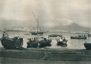 Pescatori che vanno in mare, Napoli, Italia