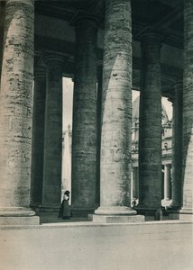 Parte del colonnato di Piazza San Pietro, Roma, Italia, c1926-1927 da Eugen Poppel