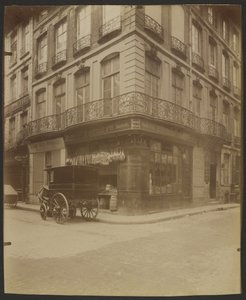54 Rue Saint-Honoré e 1 Rue des Prouvaires, (1° Arr.) da Eugène Atget