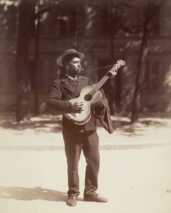 Suonatore di chitarra, Parigi da Eugène Atget