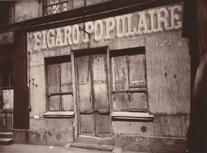Le Figaro populaire, 122 Boulevard de la Villette (facciata di un barbiere, 122 Boulevard de la Villette) da Eugène Atget