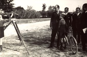 Mussolini posa con suo figlio per un fotografo da Eugenio Risi