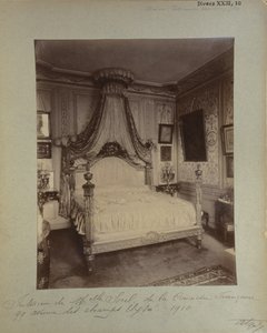 Camera da letto di Cécile Sorel al 99 Avenue des Champs-Élysées, 1910 da Eugène Atget